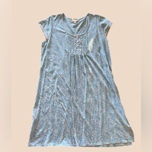 Miss Elaine night gown size medium